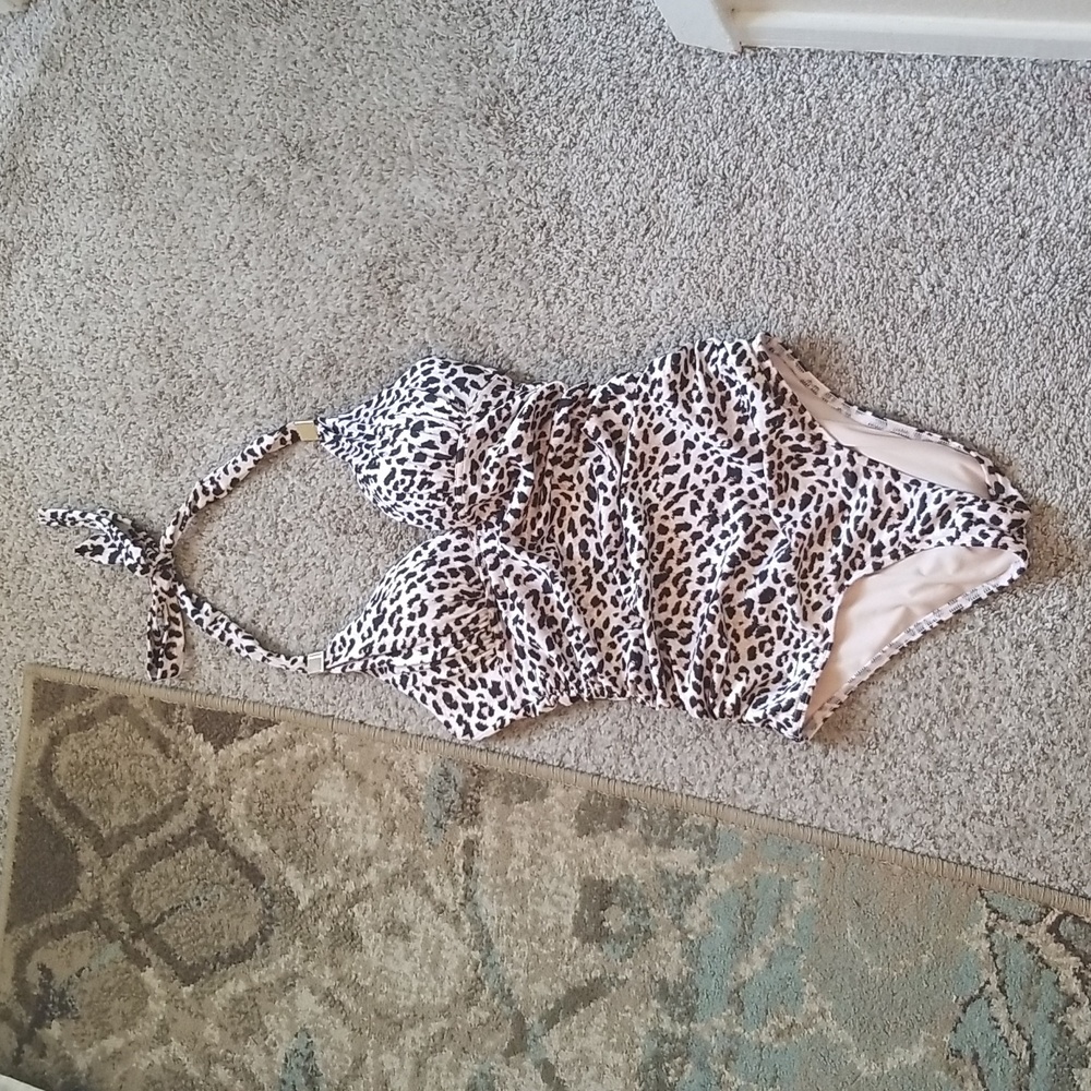 NWOT Victoria Secret Small S Forever One Piece Swimsuit Push Up Halter Leopard